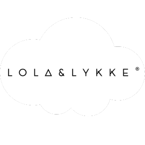 Lola & Lykke logo pilvitaustalla